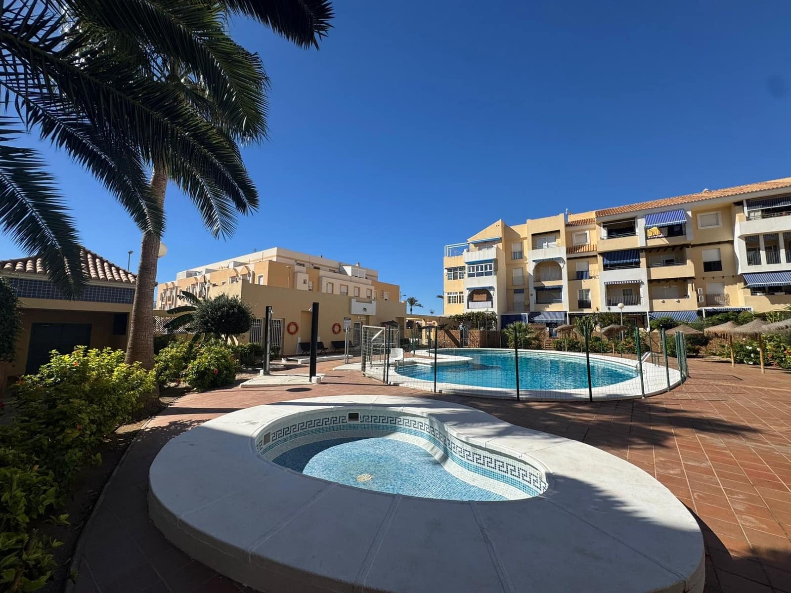 2 makuuhuone Asunto myytävänä paikassa Roquetas de Mar mukana uima-altaan - 169 000 € (Ref: 9458651)