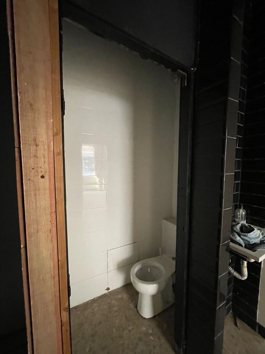 3 bedroom Commercial for sale in Roquetas de Mar - € 140,000 (Ref: 9458654)