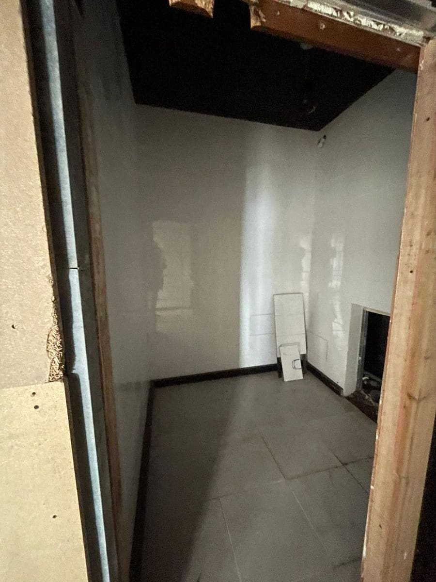 3 bedroom Commercial for sale in Roquetas de Mar - € 140,000 (Ref: 9458654)