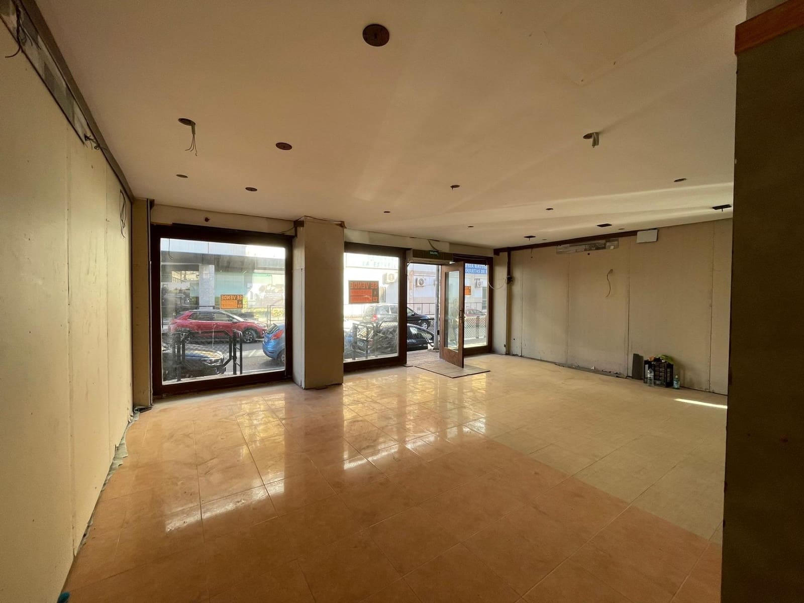 3 bedroom Commercial for sale in Roquetas de Mar - € 140,000 (Ref: 9458654)