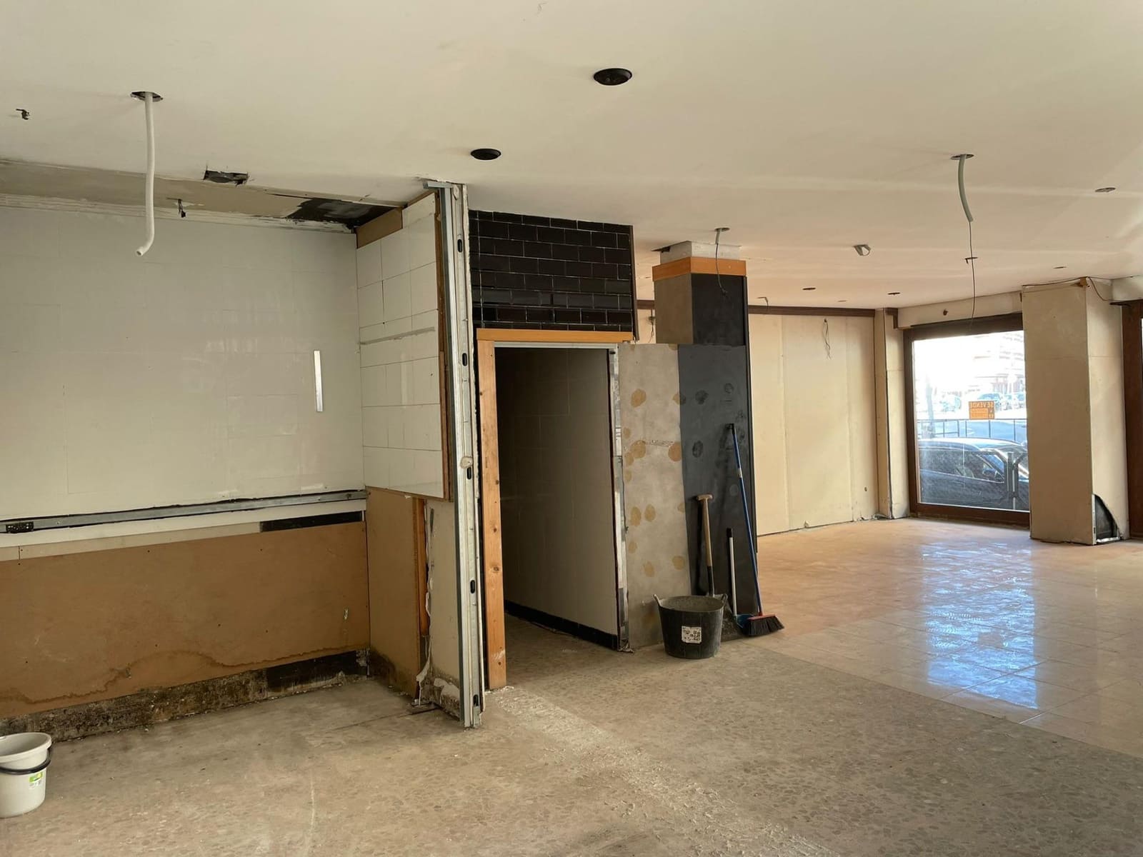 3 bedroom Commercial for sale in Roquetas de Mar - € 140,000 (Ref: 9458654)