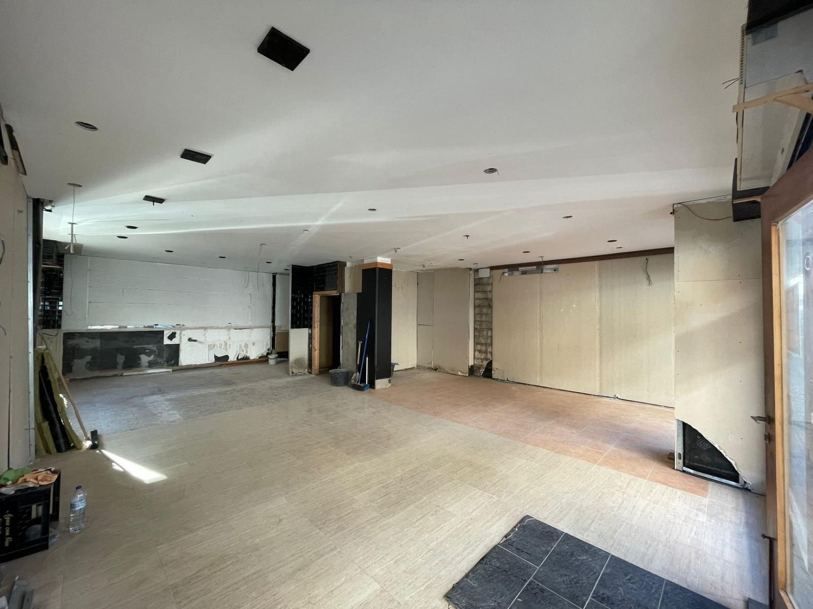 3 bedroom Commercial for sale in Roquetas de Mar - € 140,000 (Ref: 9458654)