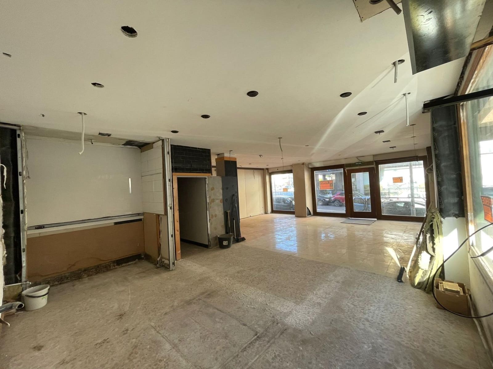 3 bedroom Commercial for sale in Roquetas de Mar - € 140,000 (Ref: 9458654)