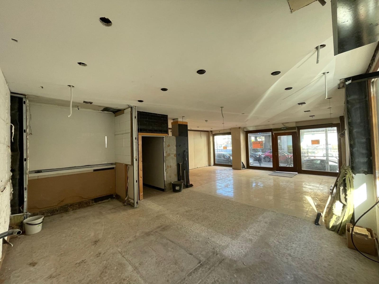 3 bedroom Commercial for sale in Roquetas de Mar - € 140,000 (Ref: 9458654)