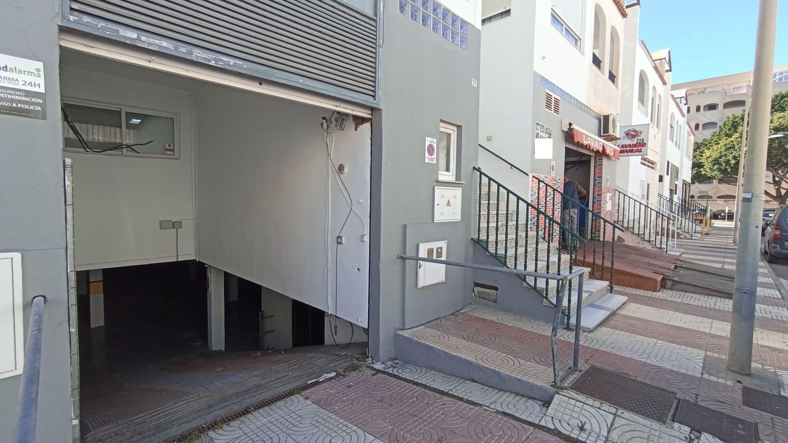 Local Comercial en Roquetas de Mar en venta con garaje - 250.000 € (Ref: 9458664)