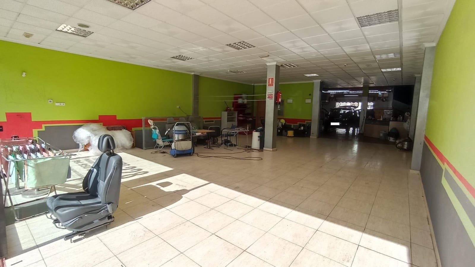 Local Comercial en Roquetas de Mar en venta con garaje - 250.000 € (Ref: 9458664)