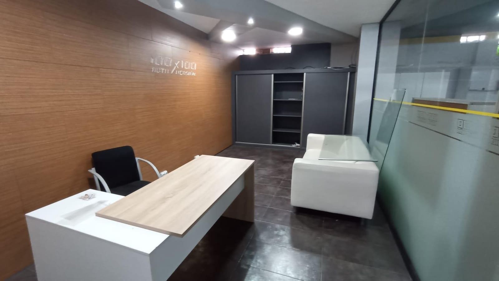 Local Comercial en Roquetas de Mar en venta con garaje - 250.000 € (Ref: 9458664)