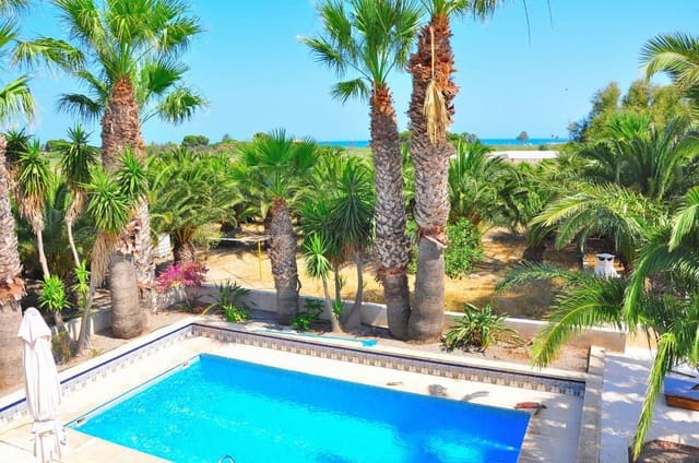 5 makuuhuone Huvila myytävänä paikassa El Parador de las Hortichuelas, Roquetas de Mar mukana 
autotalli - 650 000 € (Ref: 9458665)