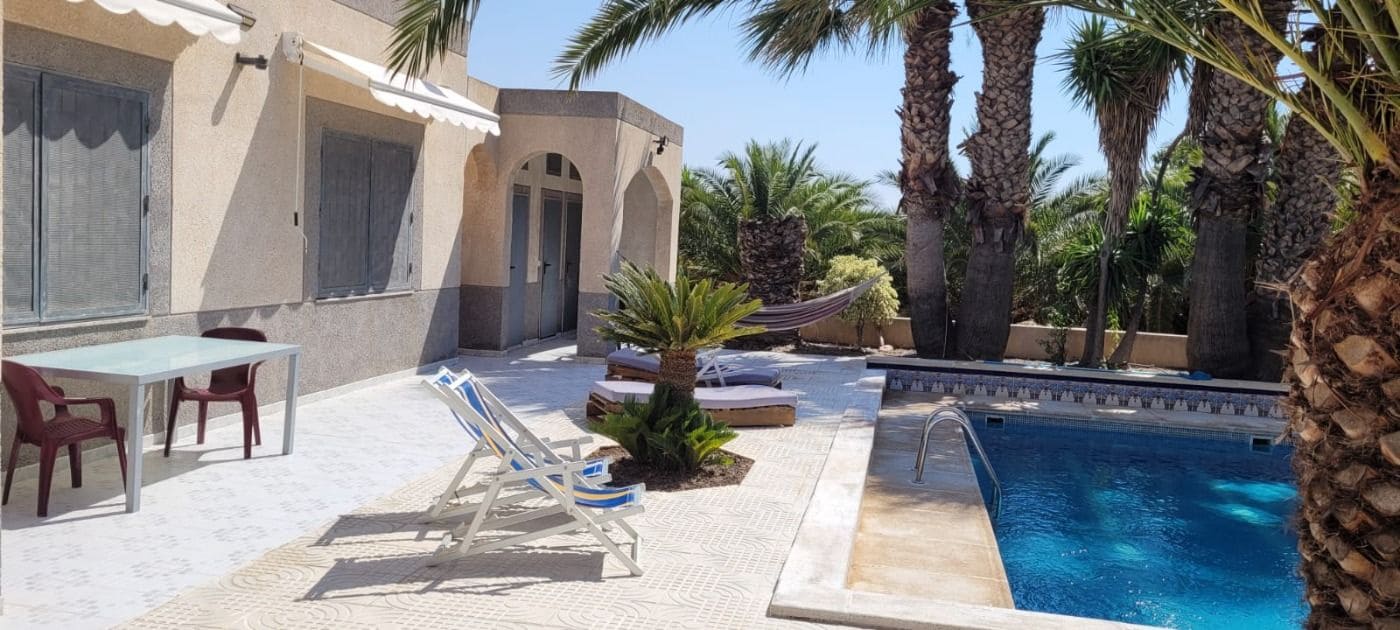 5 makuuhuone Huvila myytävänä paikassa El Parador de las Hortichuelas mukana 
autotalli - 650 000 € (Ref: 9458665)