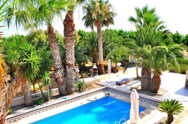 5 makuuhuone Huvila myytävänä paikassa El Parador de las Hortichuelas, Roquetas de Mar mukana 
autotalli - 650 000 € (Ref: 9458665)