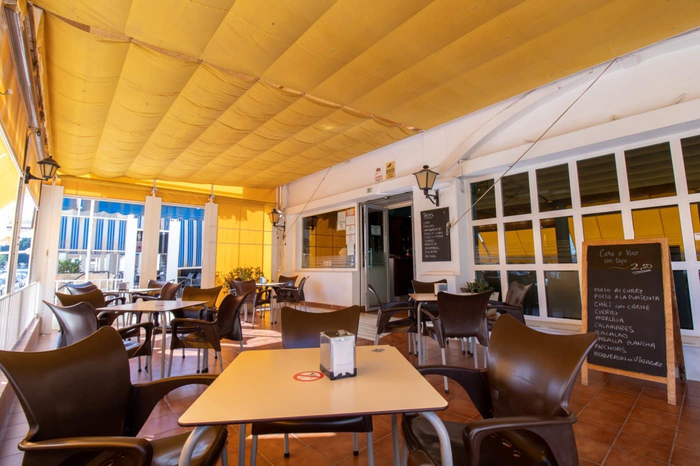 Commercial for sale in Roquetas de Mar - € 122,000 (Ref: 9458667)