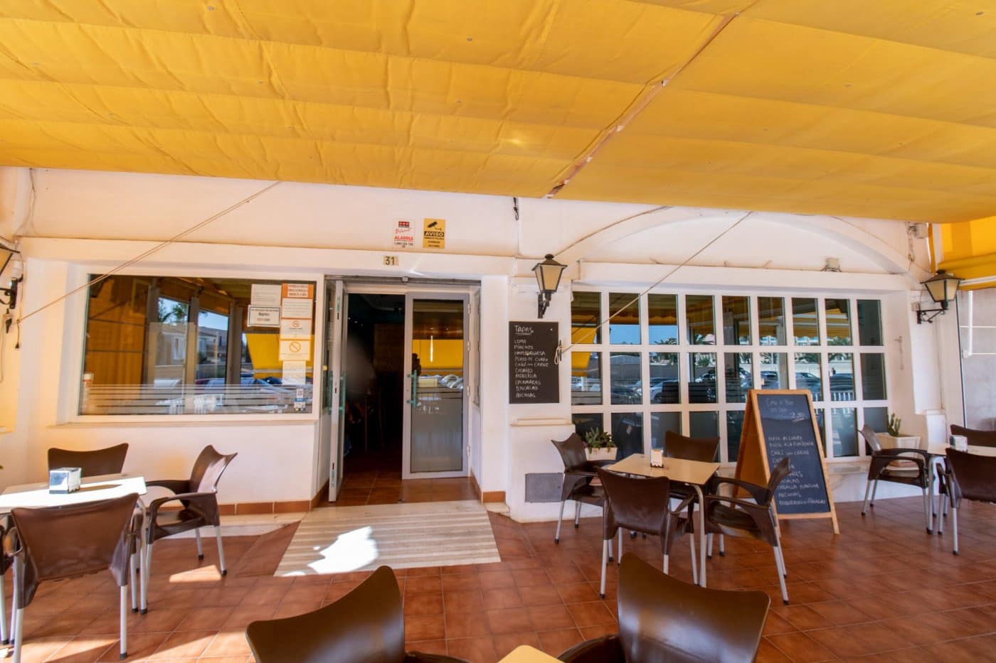 Commercial for sale in Roquetas de Mar - € 122,000 (Ref: 9458667)