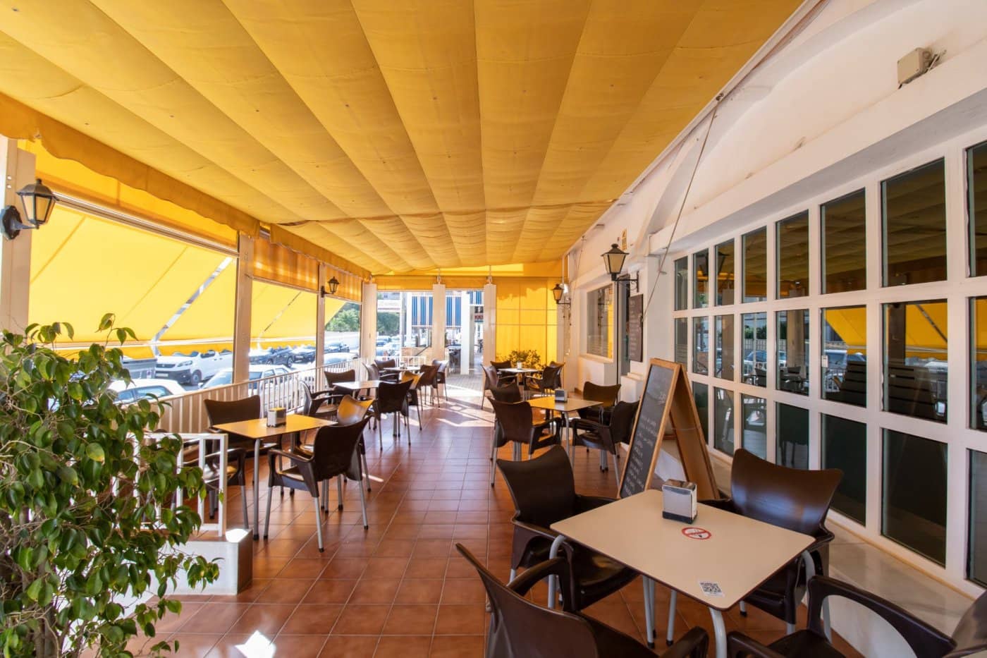 Commercial for sale in Roquetas de Mar - € 122,000 (Ref: 9458667)