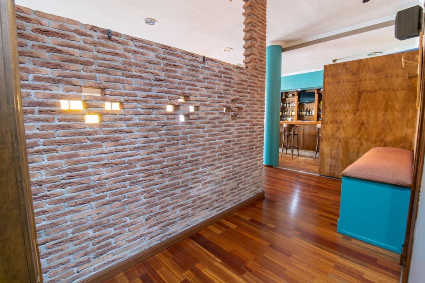 Commercial for sale in Roquetas de Mar - € 122,000 (Ref: 9458667)