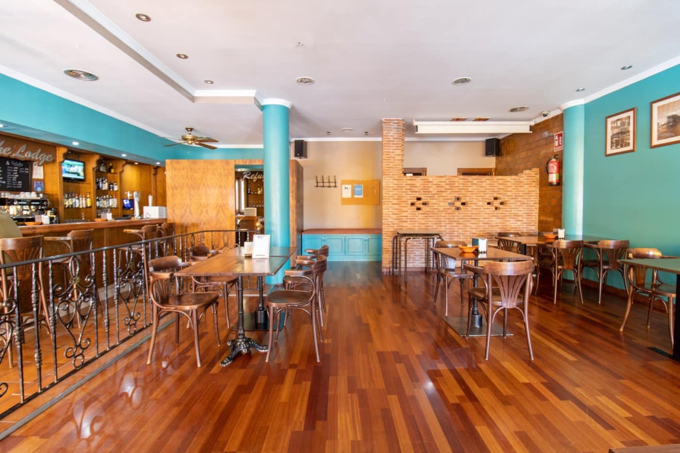 Commercial for sale in Roquetas de Mar - € 122,000 (Ref: 9458667)