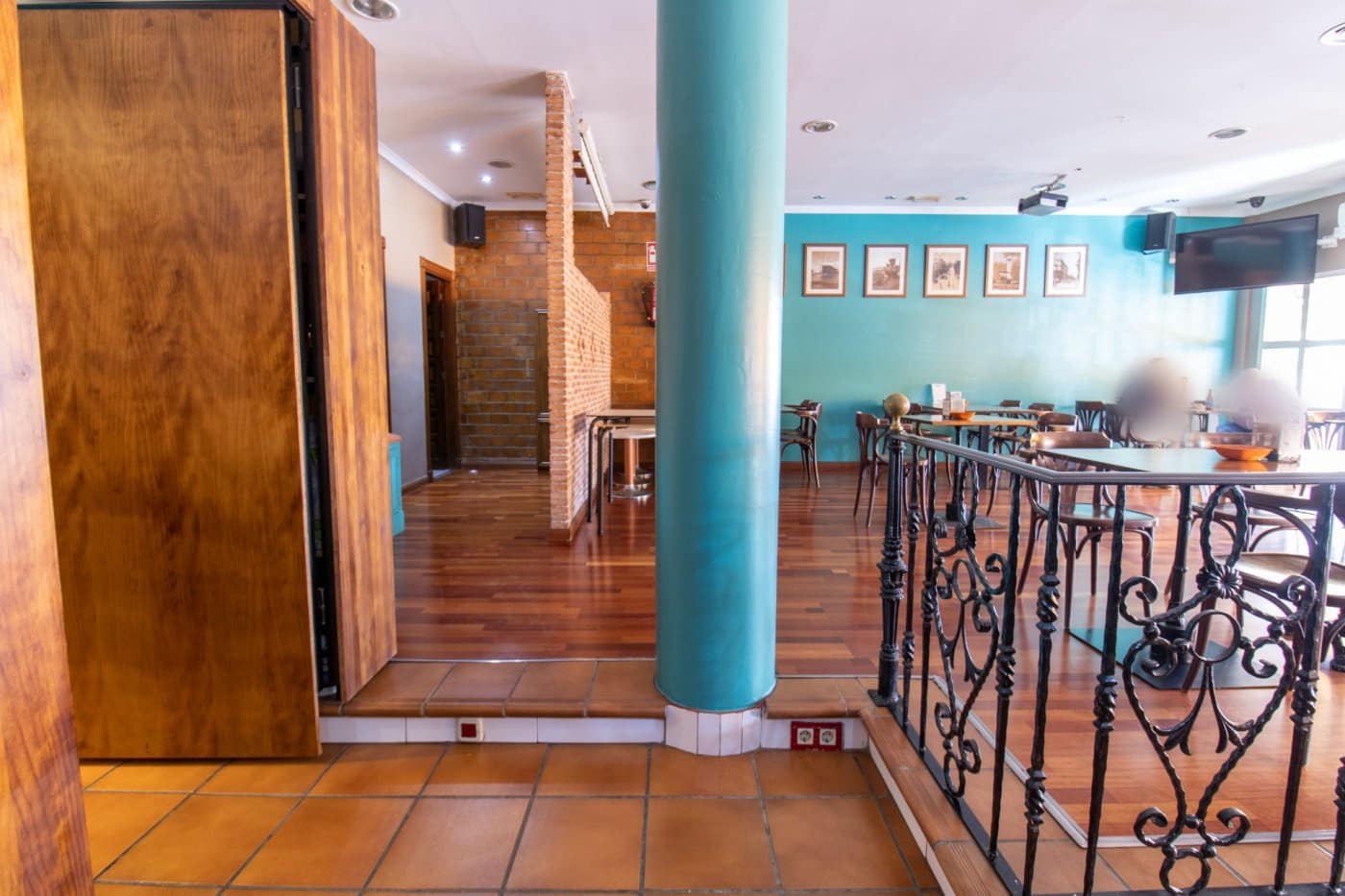 Commercial for sale in Roquetas de Mar - € 122,000 (Ref: 9458667)