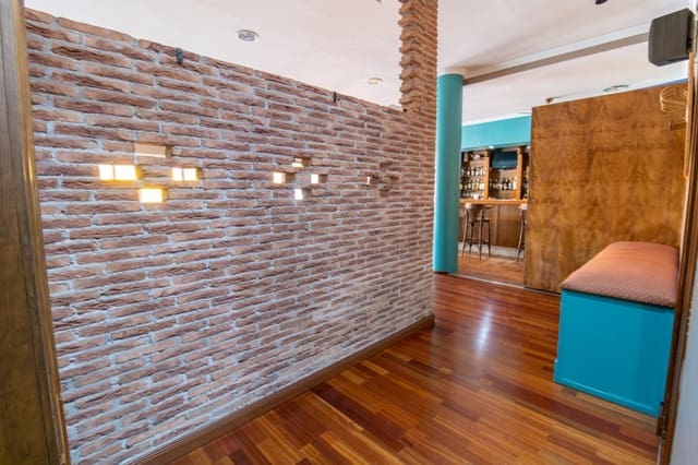 Kaupallinen myytävänä paikassa Roquetas de Mar - 122 000 € (Ref: 9458667)