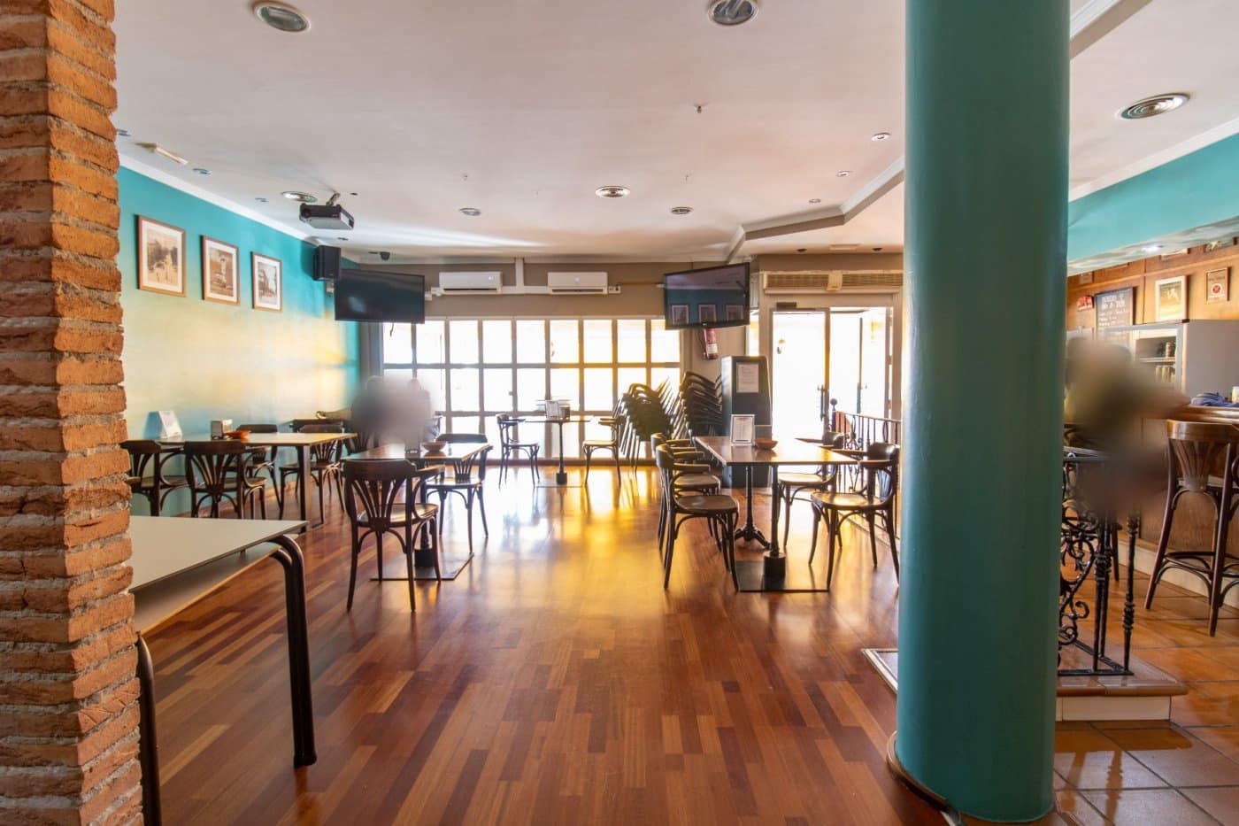 Commercial for sale in Roquetas de Mar - € 122,000 (Ref: 9458667)