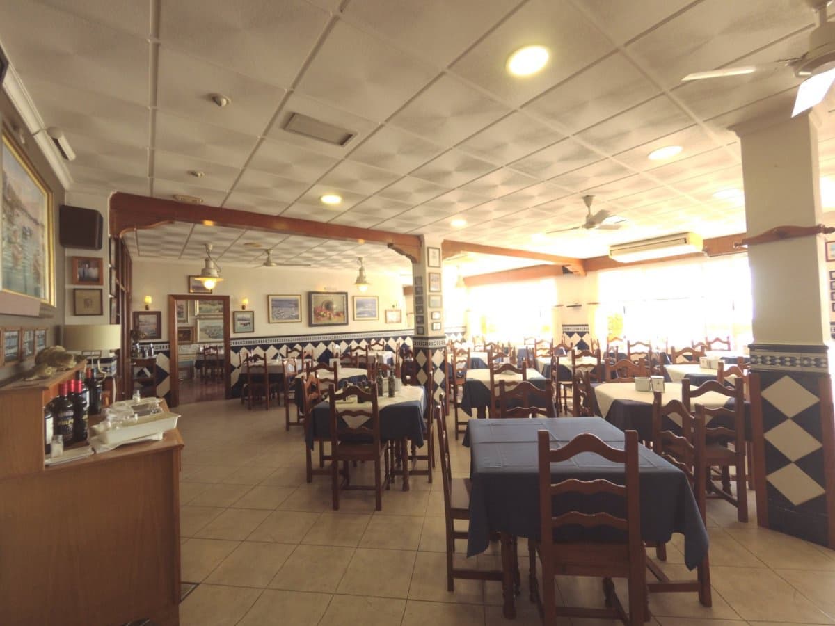 Comercial para venda em Roquetas de Mar - 298 000 € (Ref: 9458671)