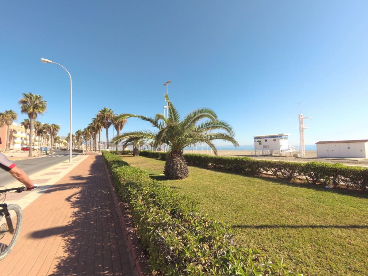 Comercial para venda em Roquetas de Mar - 298 000 € (Ref: 9458671)