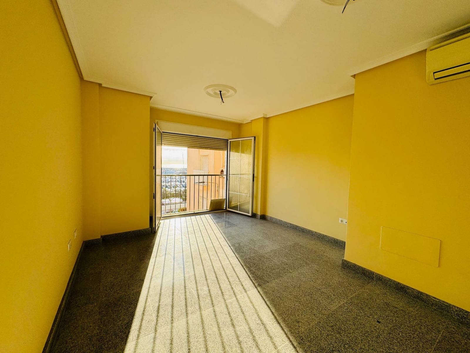 Piso de 2 habitaciones en Roquetas de Mar en venta - 167.000 € (Ref: 9465854)