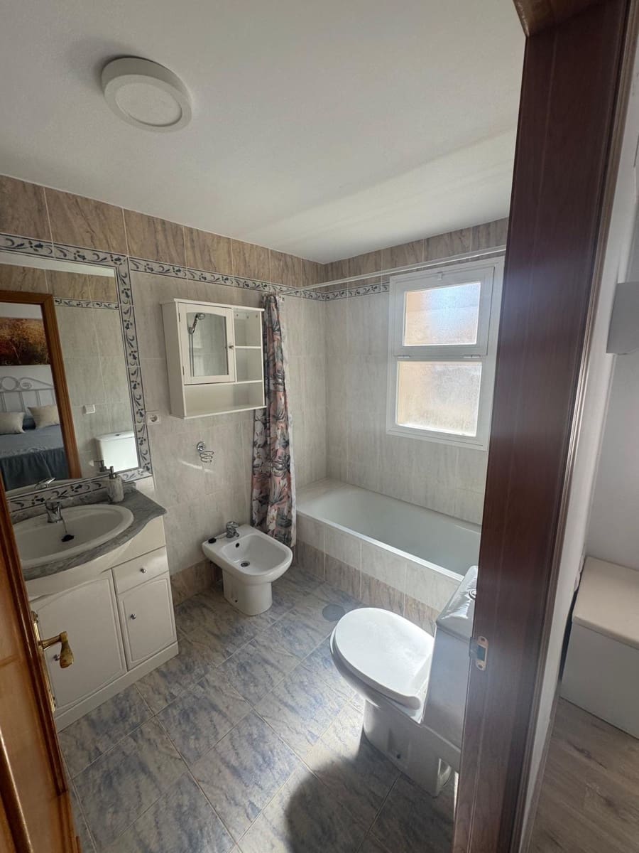 2 soveværelse Lejlighed til salg i Roquetas de Mar med swimmingpool garage - € 189.000 (Ref: 9473054)