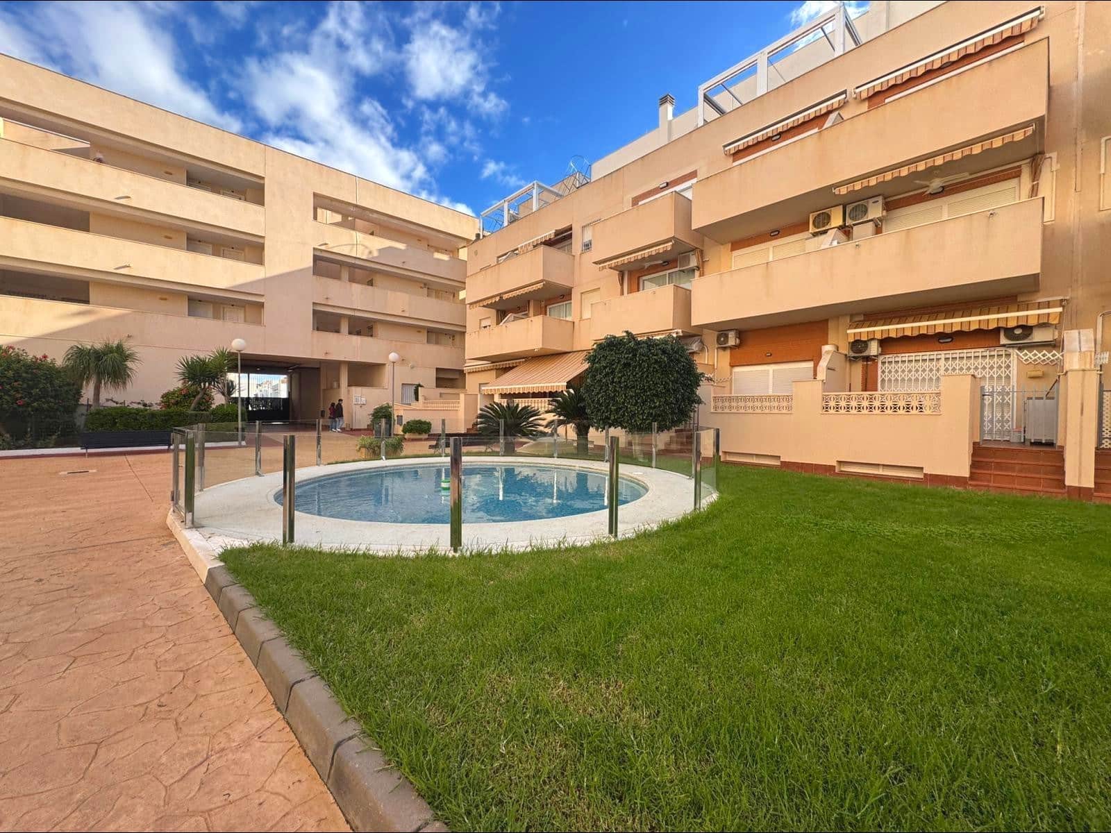 3 bedroom Apartment for sale in Roquetas de Mar with garage - € 188,800 (Ref: 9473056)