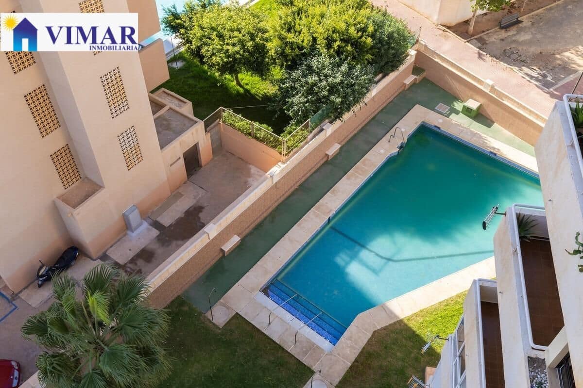 2 makuuhuone Asunto myytävänä paikassa Roquetas de Mar mukana uima-altaan - 156 000 € (Ref: 9491525)