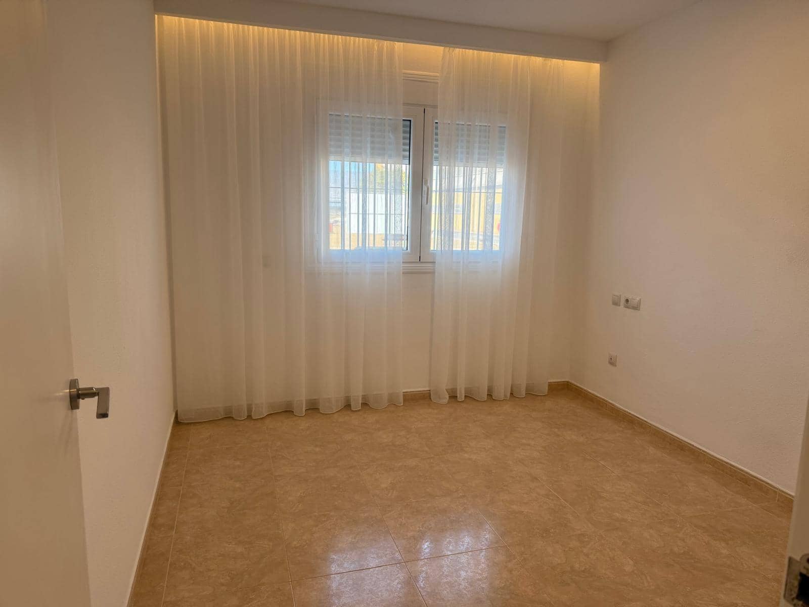 2 bedroom Flat for sale in Roquetas de Mar - € 121,000 (Ref: 9499028)