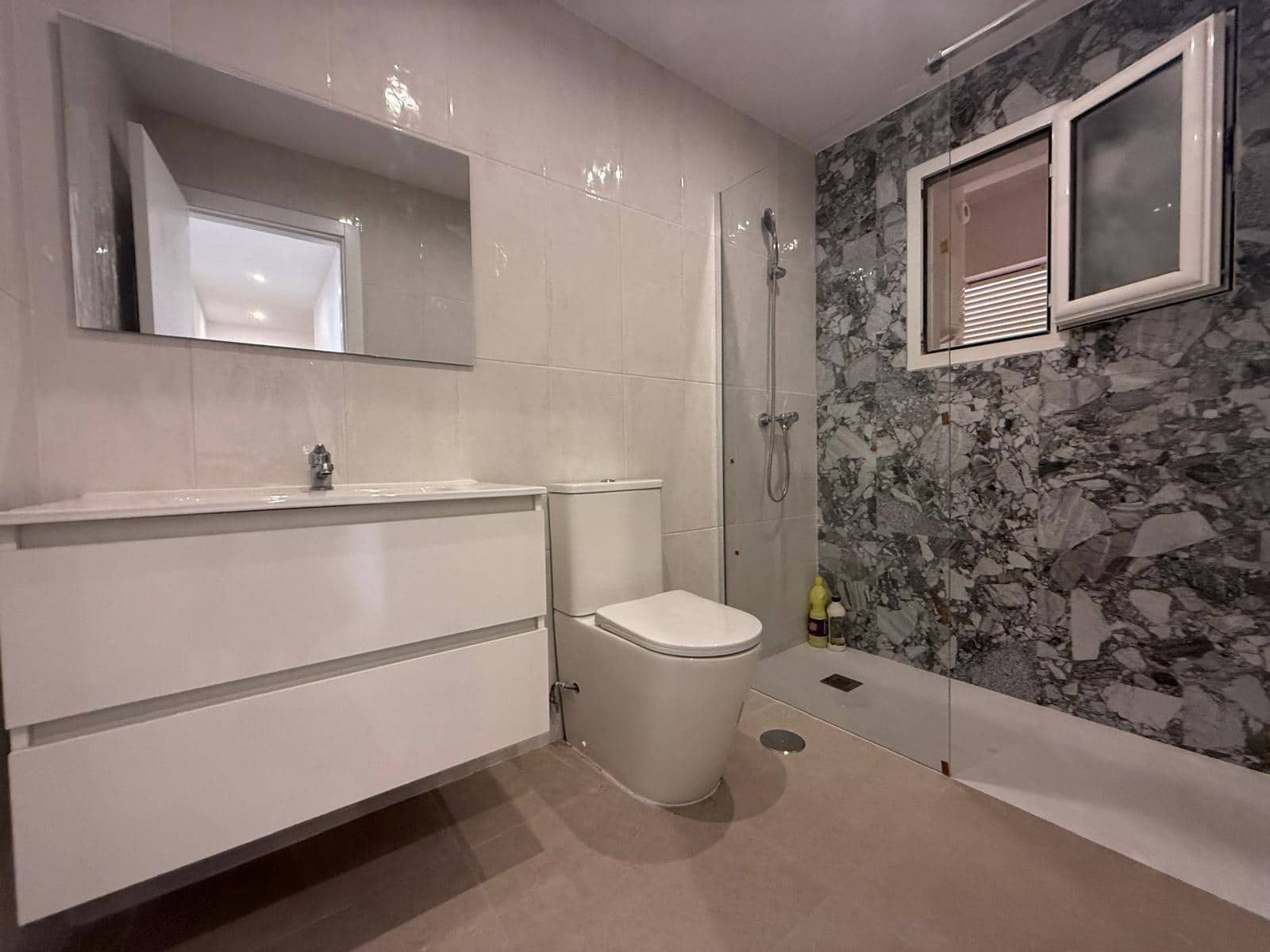 2 bedroom Flat for sale in Roquetas de Mar - € 121,000 (Ref: 9499028)