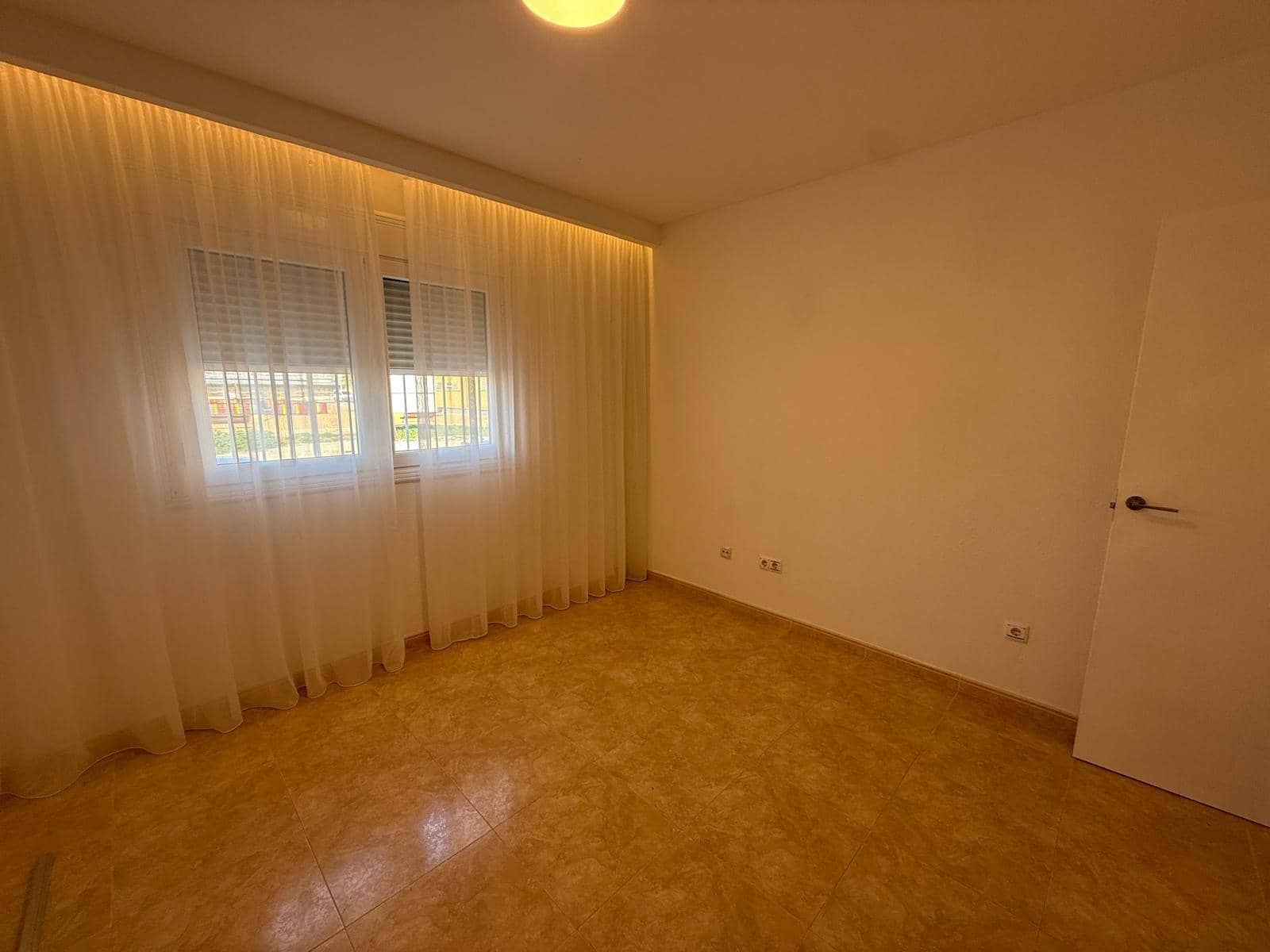 2 bedroom Flat for sale in Roquetas de Mar - € 121,000 (Ref: 9499028)