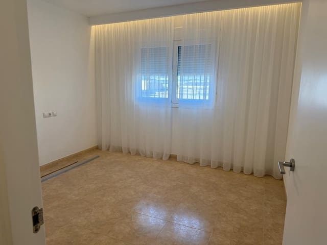Piso de 2 habitaciones en Roquetas de Mar en venta - 121.000 € (Ref: 9499028)