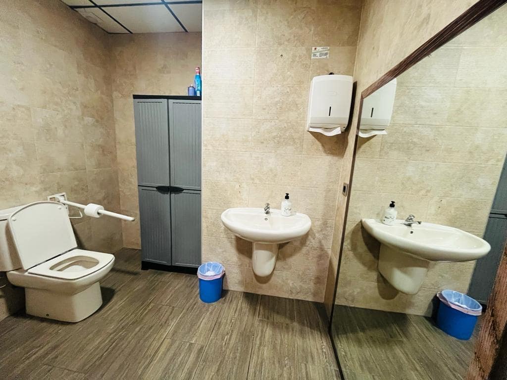 Komercyjne na sprzedaż w Roquetas de Mar - 162 000 € (Ref: 9519052)