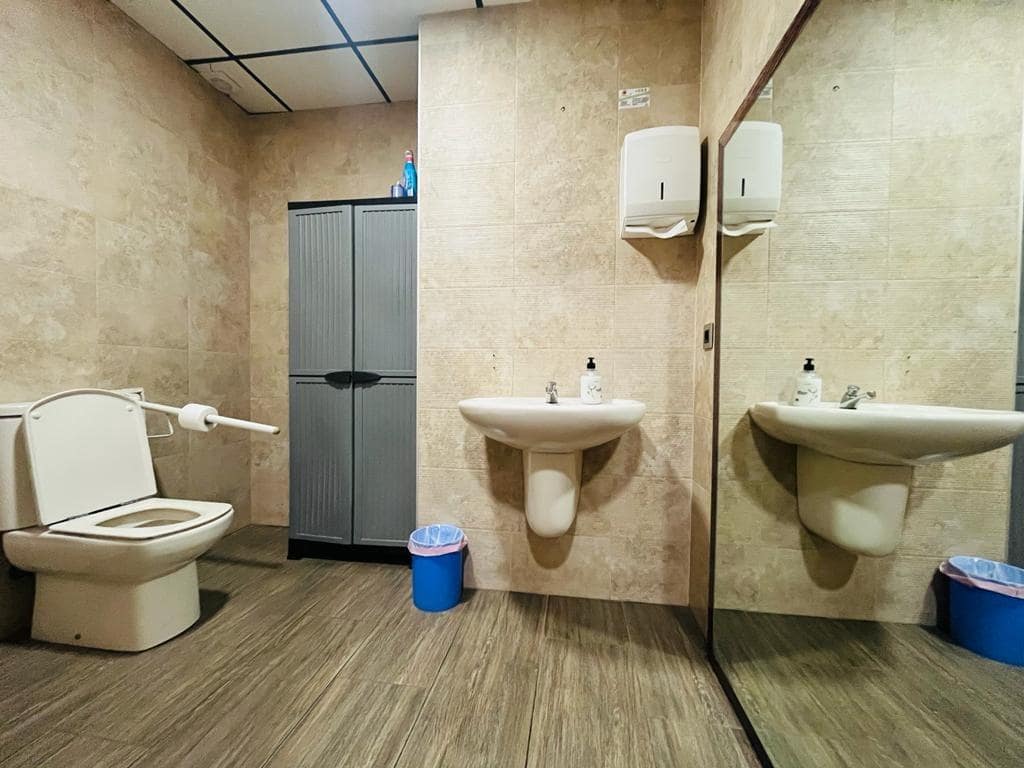 Komercyjne na sprzedaż w Roquetas de Mar - 162 000 € (Ref: 9519052)