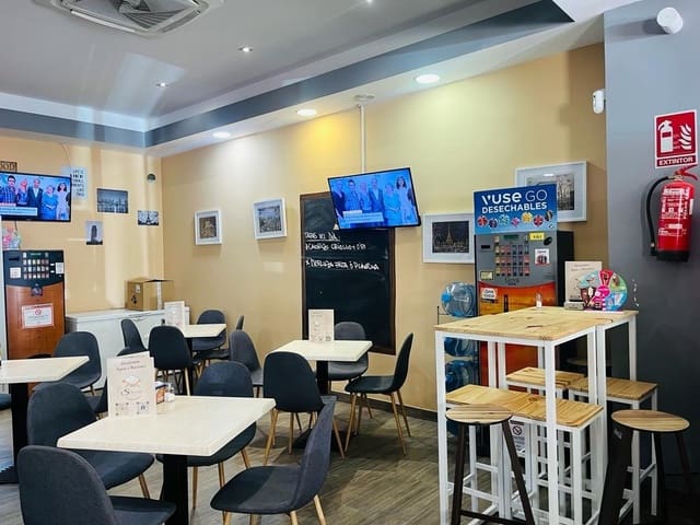 Komercyjne na sprzedaż w Roquetas de Mar - 162 000 € (Ref: 9519052)