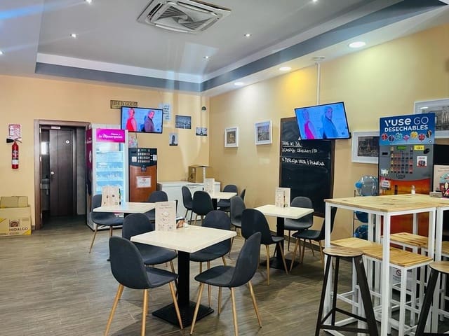 Komercyjne na sprzedaż w Roquetas de Mar - 162 000 € (Ref: 9519052)