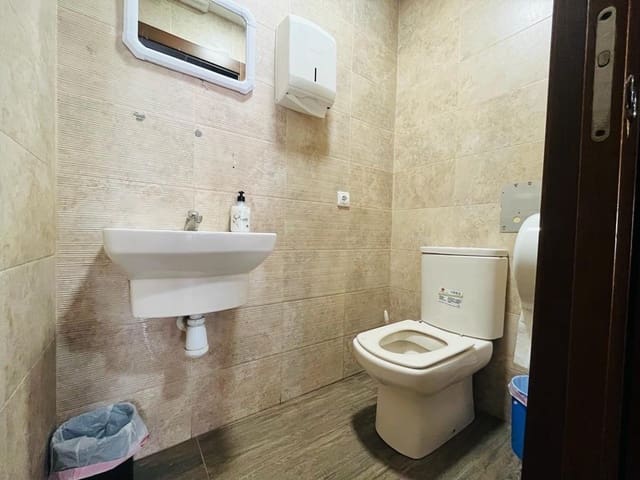 Komercyjne na sprzedaż w Roquetas de Mar - 162 000 € (Ref: 9519052)