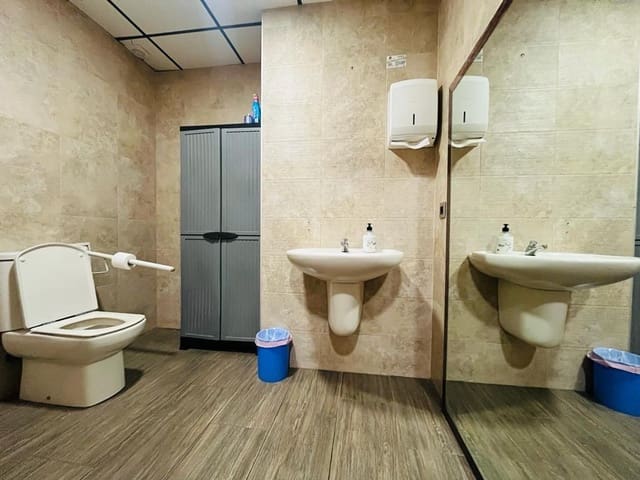 Komercyjne na sprzedaż w Roquetas de Mar - 162 000 € (Ref: 9519052)