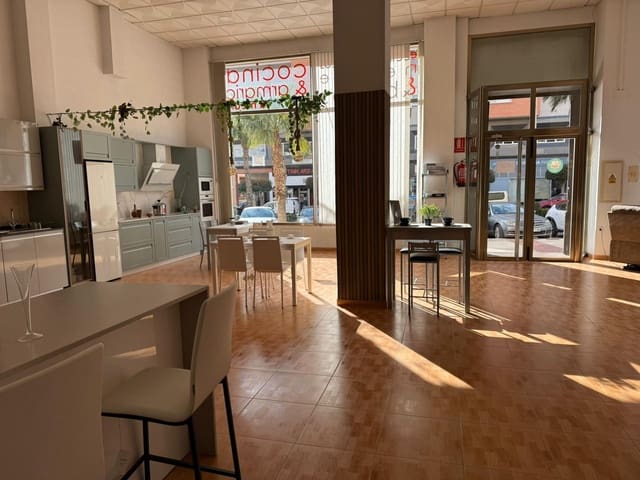 Commercieel te koop in El Parador de las Hortichuelas, Roquetas de Mar - € 600.000 (Ref: 9530805)