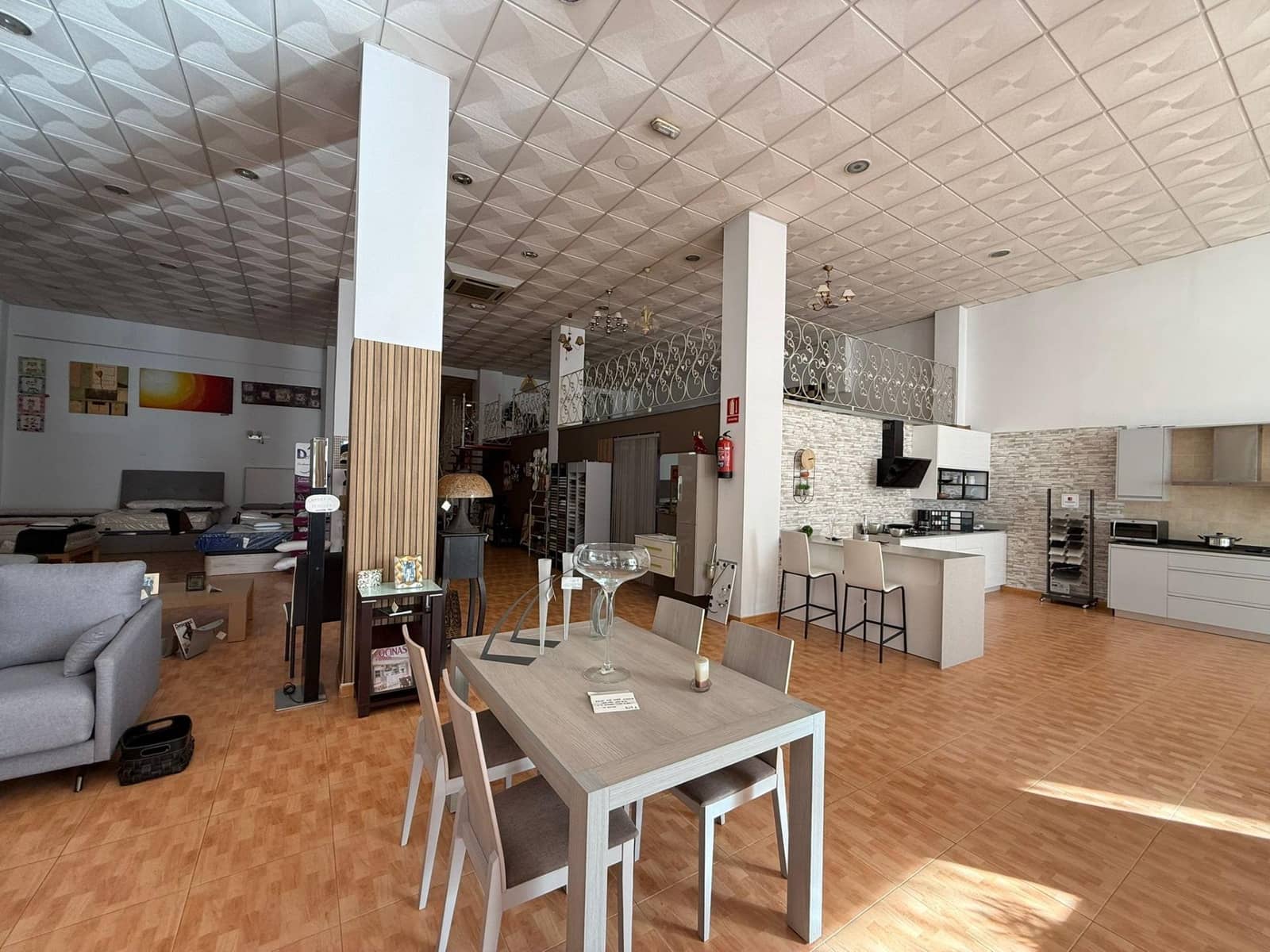 Commercieel te koop in El Parador de las Hortichuelas - € 600.000 (Ref: 9530805)