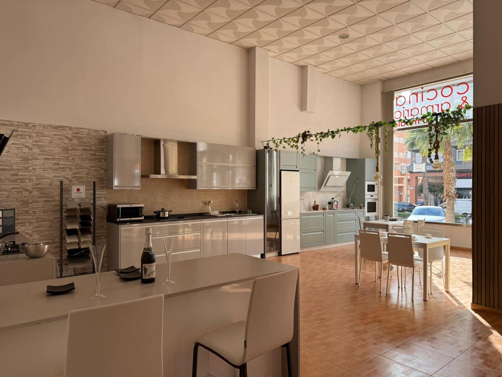 Commercieel te koop in El Parador de las Hortichuelas - € 600.000 (Ref: 9530805)