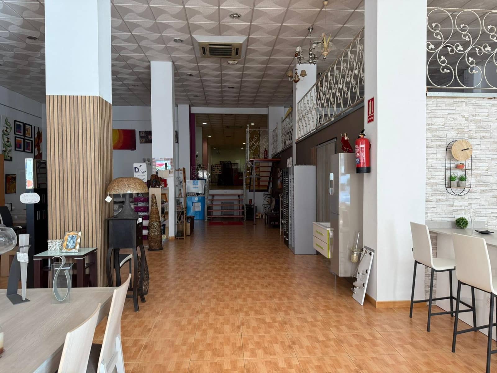 Commercieel te koop in El Parador de las Hortichuelas - € 600.000 (Ref: 9530805)