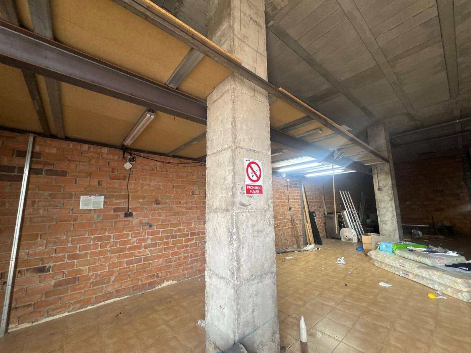 Commercial for rent in El Parador de las Hortichuelas - € 850 (Ref: 9561936)