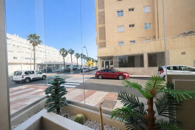 2 soverom Leilighet til salgs i Roquetas de Mar med svømmebasseng garasje - € 159 000 (Ref: 9591414)