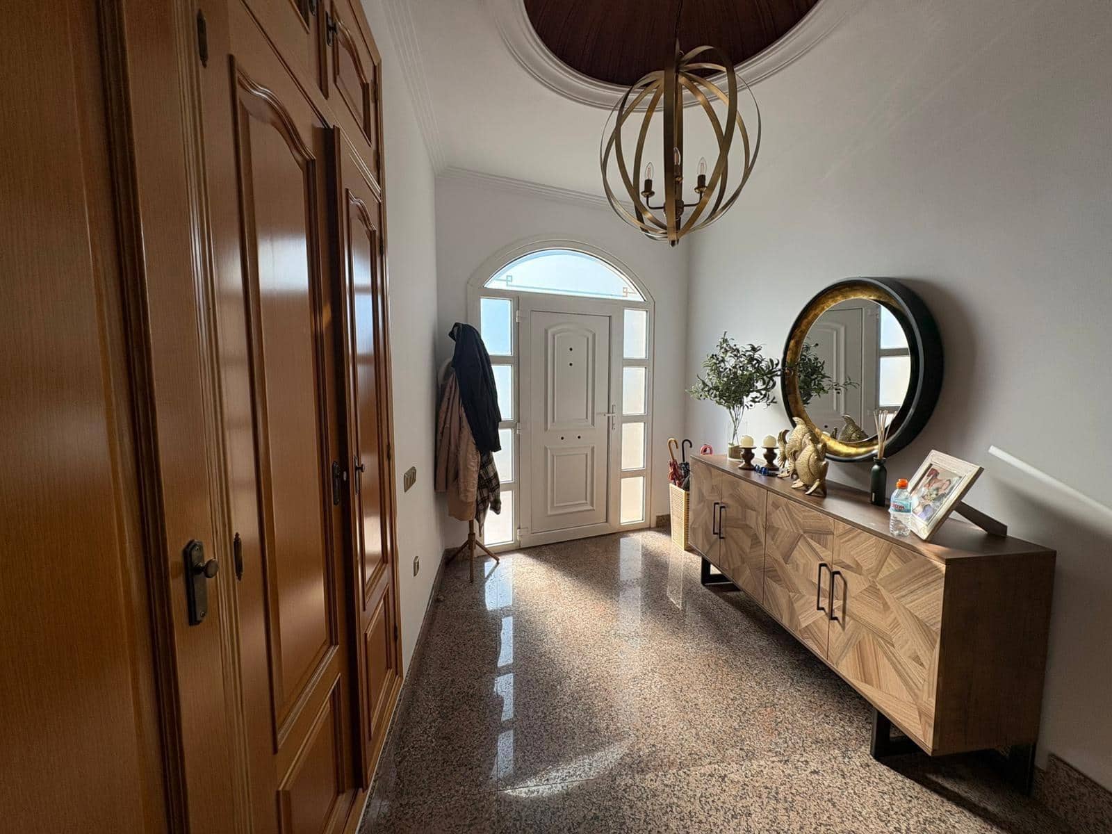 4 slaapkamer Rijtjeshuis te koop in Roquetas de Mar met garage - € 280.000 (Ref: 9625811)