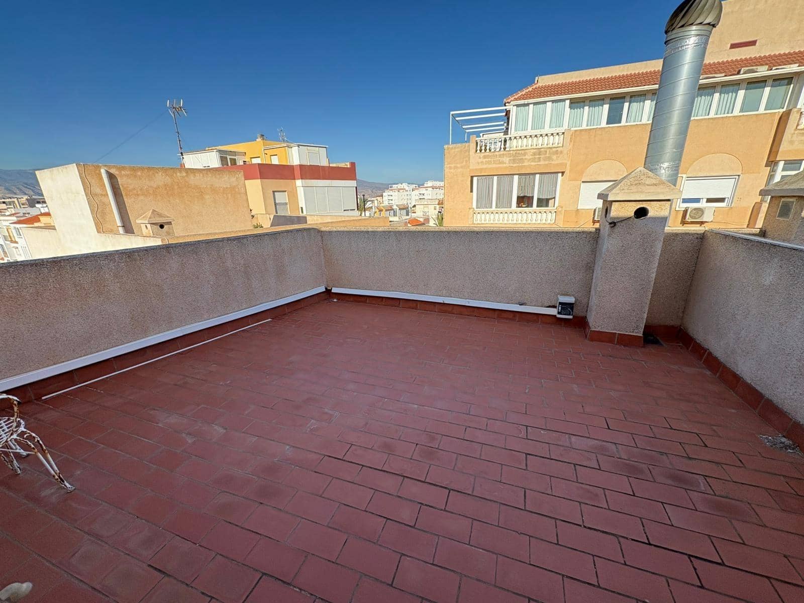 4 slaapkamer Rijtjeshuis te koop in Roquetas de Mar met garage - € 280.000 (Ref: 9625811)