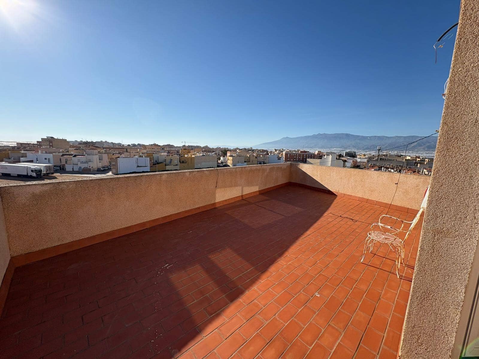 4 slaapkamer Rijtjeshuis te koop in Roquetas de Mar met garage - € 280.000 (Ref: 9625811)