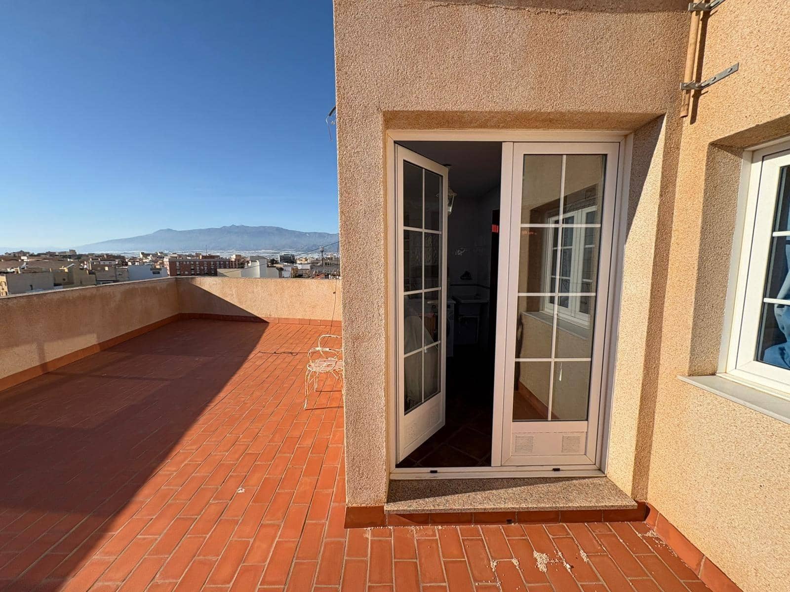 4 slaapkamer Rijtjeshuis te koop in Roquetas de Mar met garage - € 280.000 (Ref: 9625811)