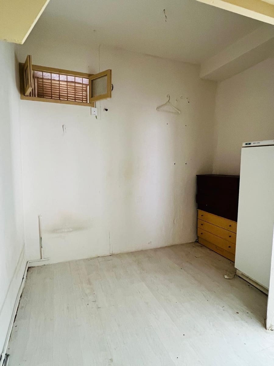 Commercial for rent in Roquetas de Mar - € 450 (Ref: 9695463)