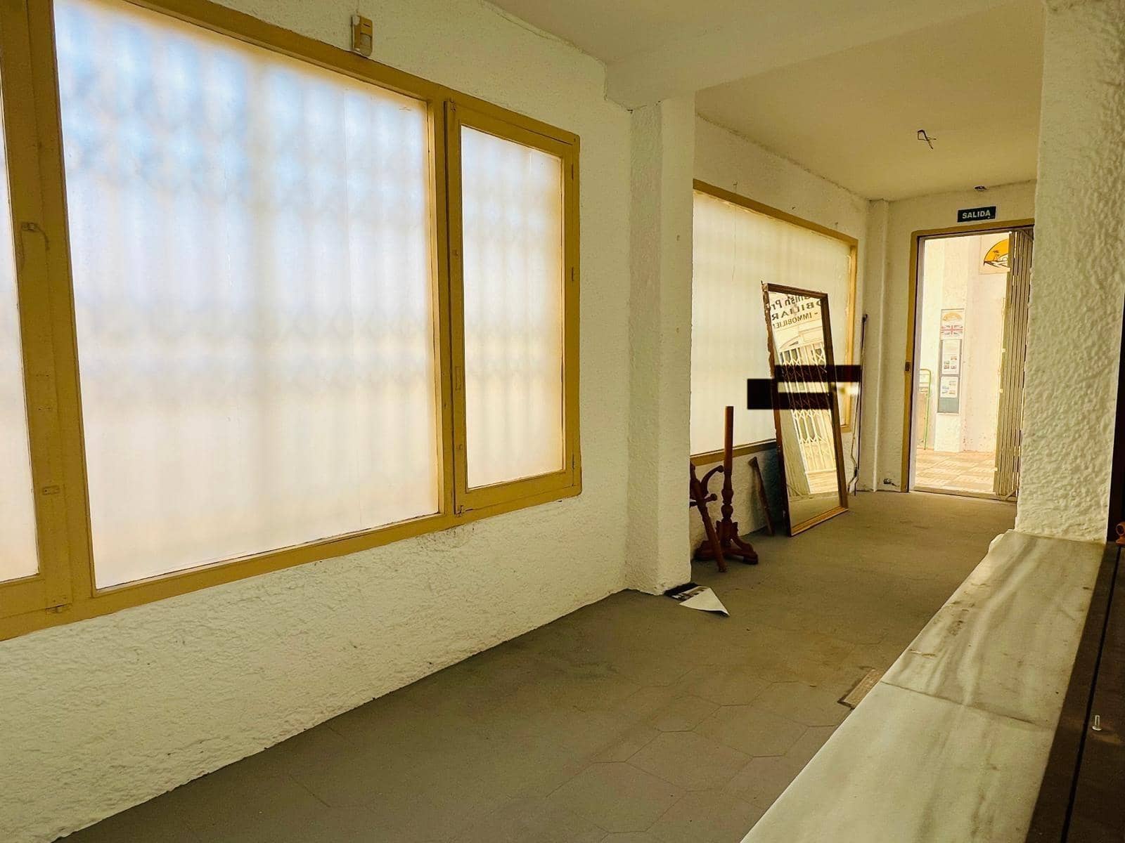 Commercial for rent in Roquetas de Mar - € 450 (Ref: 9695463)